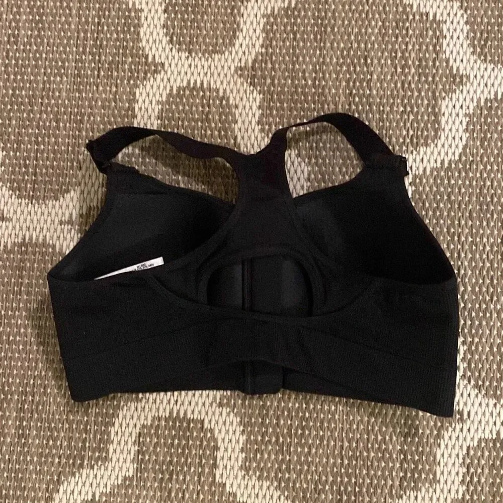Victoria’s Secret sports Bra size medium